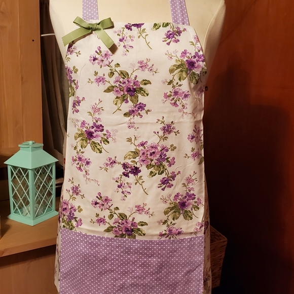 APRONS - Picture 3 of 16